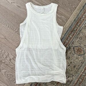 Lululemon workout shirt
